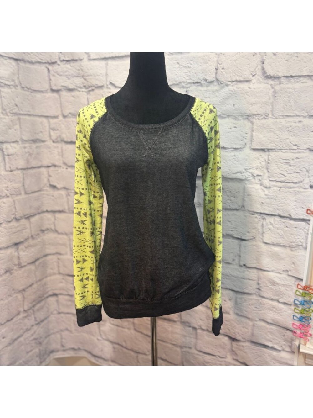 Maurices Gray Knit Neon Yellow Geometric Pullover Sweater S